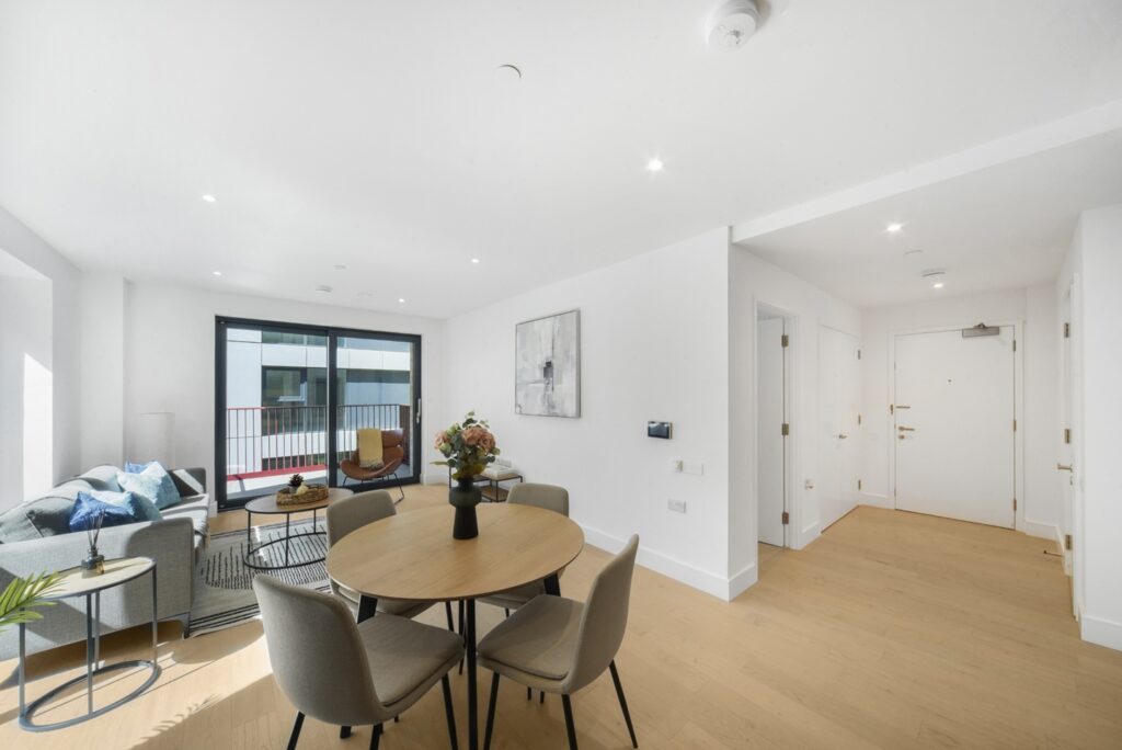 Belfield Mansions, Elephant & Castle – 2-bedroom apartment — photo 2