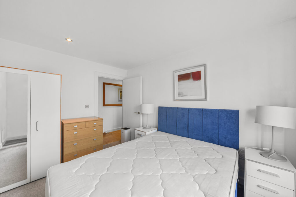 Queensgate House, Bow – 1-bedroom apartment — photo 7