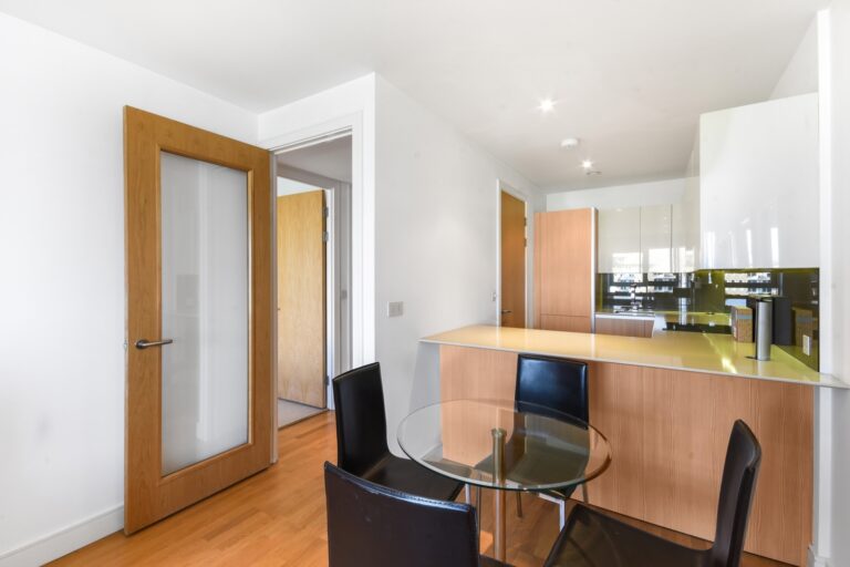 Spinnaker House, Battersea Reach, Wandsworth – 1-bedroom apartment — photo 4