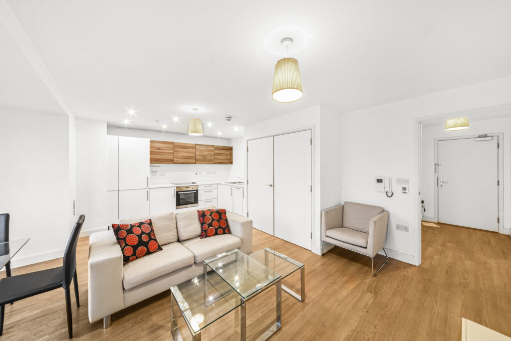 Marner Point, Bromley-by-Bow – 1-bedroom apartment — photo 2