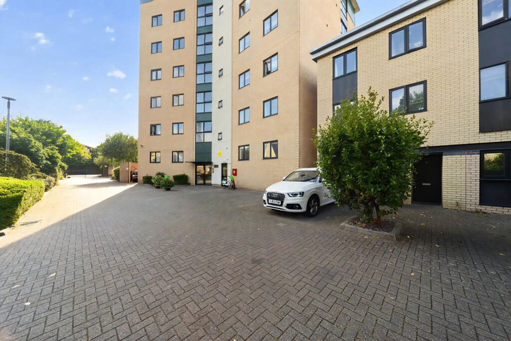 Jetty Court, Isle of Dogs – 2-bedroom apartment — photo 2