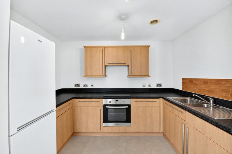 Galton Court, Colindale – 2-bedroom apartment — photo 4