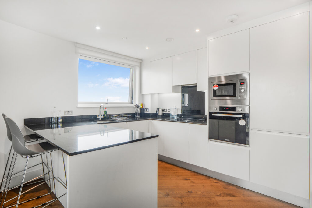 Gateway Tower, Royal Docks – 2-bedroom apartment — photo 4