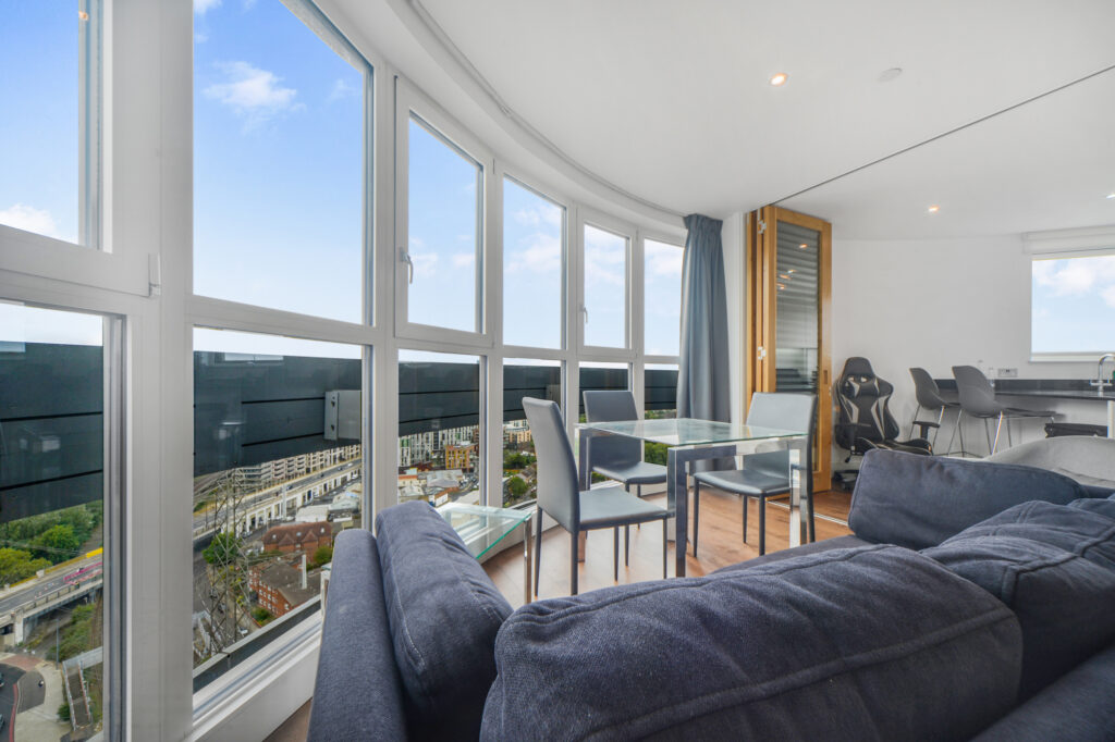 Gateway Tower, Royal Docks – 2-bedroom apartment — photo 6