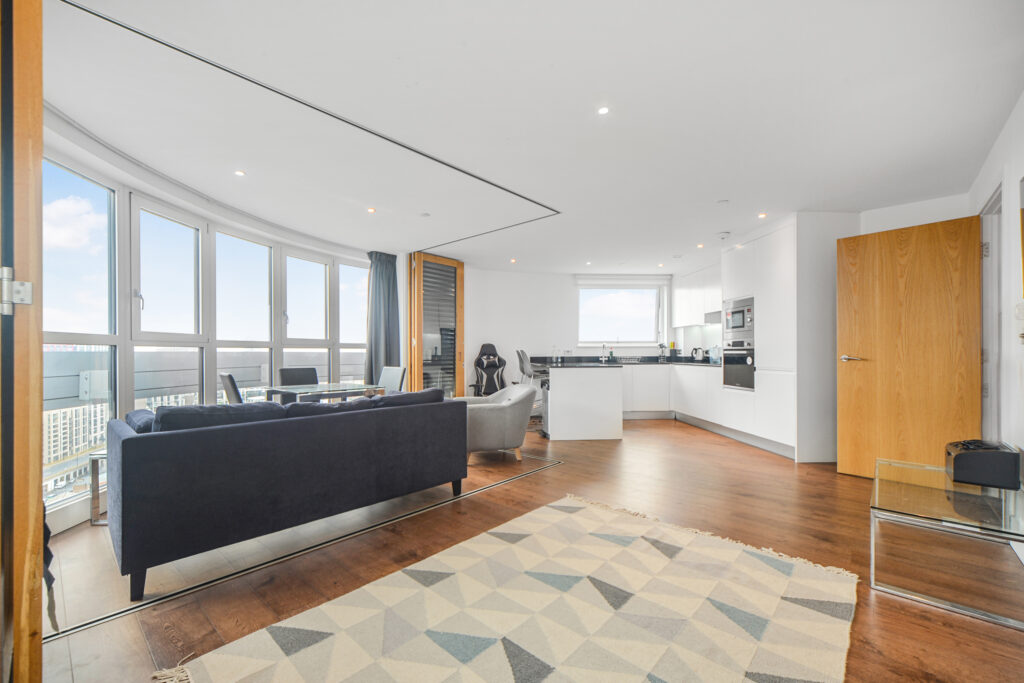 Gateway Tower, Royal Docks – 2-bedroom apartment — photo 8