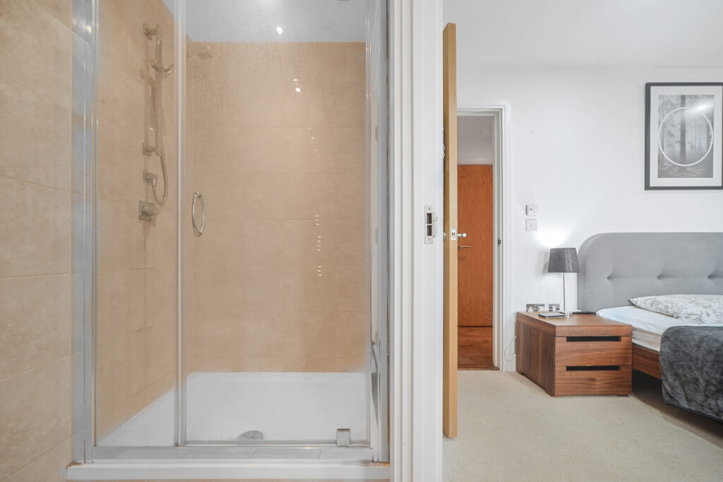 Gateway Tower, Royal Docks – 2-bedroom apartment — photo 15