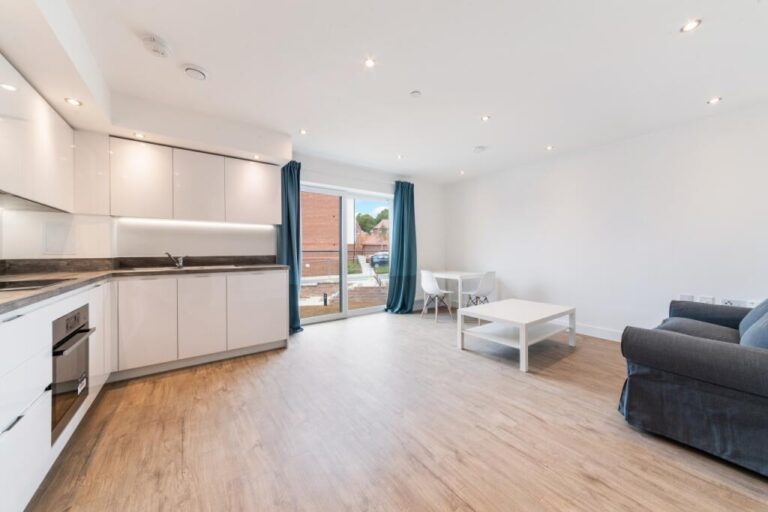 Griffin Court, Saxon Square, Luton – 1-bedroom apartment — photo 2
