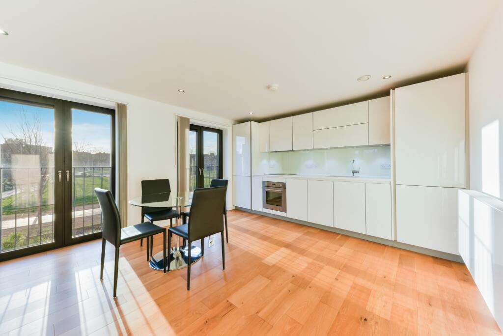 Hamilton Building, Oval Quarter – 2-bedroom apartment — photo 4