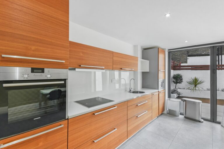 Mayflower Road, Clapham – 2-bedroom apartment — photo 2
