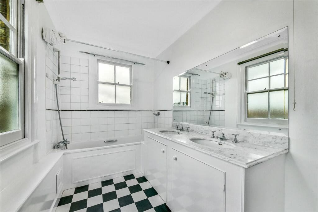 Overstrand Mansions, Battersea – 1-bedroom apartment — photo 8