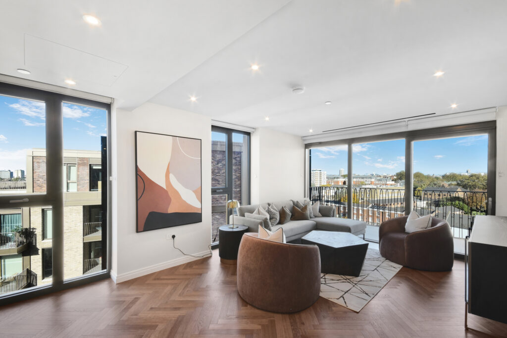 Saxon House, King’s Road Park, Fulham – 2-bedroom apartment — photo 1