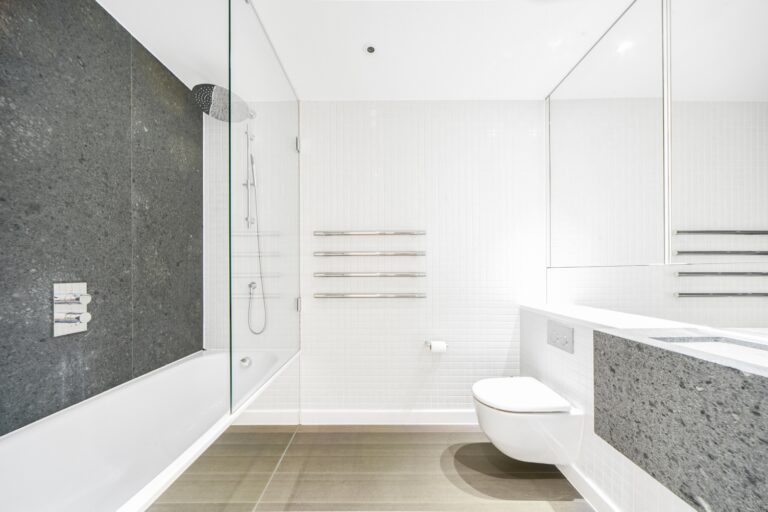 No 2 Upper Riverside, Greenwich – 1-bedroom apartment — photo 10