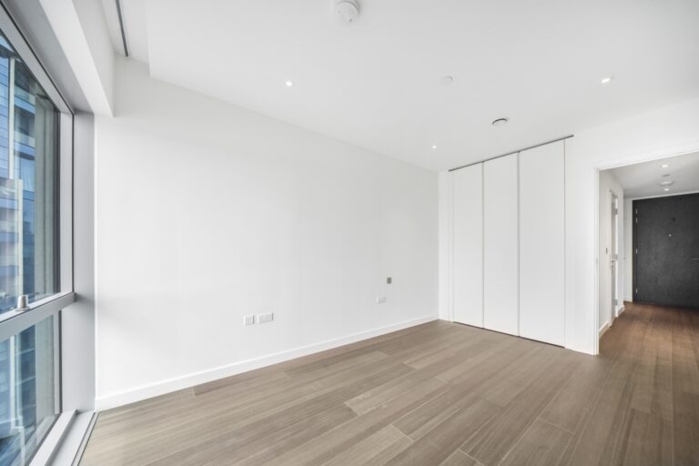 No 2 Upper Riverside, Greenwich – 1-bedroom apartment — photo 3