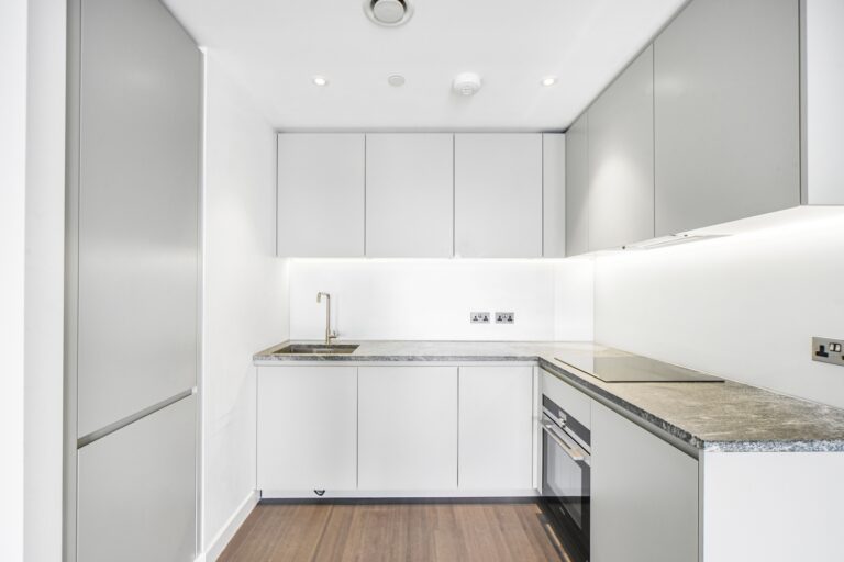 No 2 Upper Riverside, Greenwich – 1-bedroom apartment — photo 4