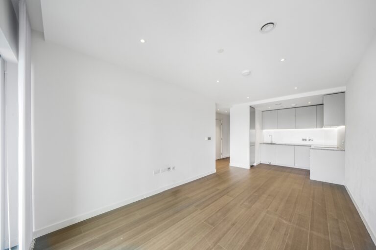 No 2 Upper Riverside, Greenwich – 1-bedroom apartment — photo 5