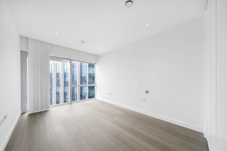 No 2 Upper Riverside, Greenwich – 1-bedroom apartment — photo 6