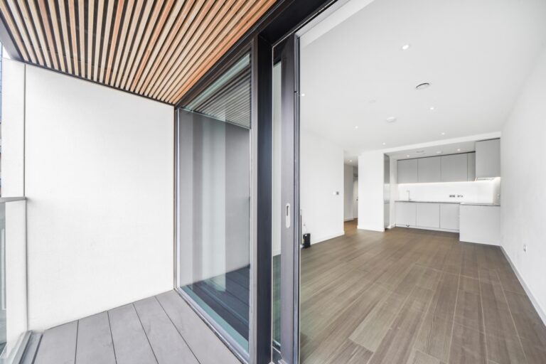 No 2 Upper Riverside, Greenwich – 1-bedroom apartment — photo 12