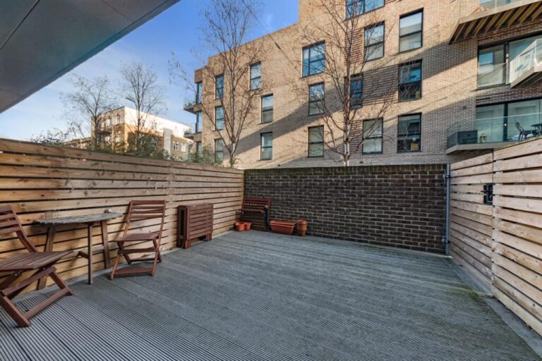 Victory Place, Elephant & Castle – 3-bedroom duplex — photo 9